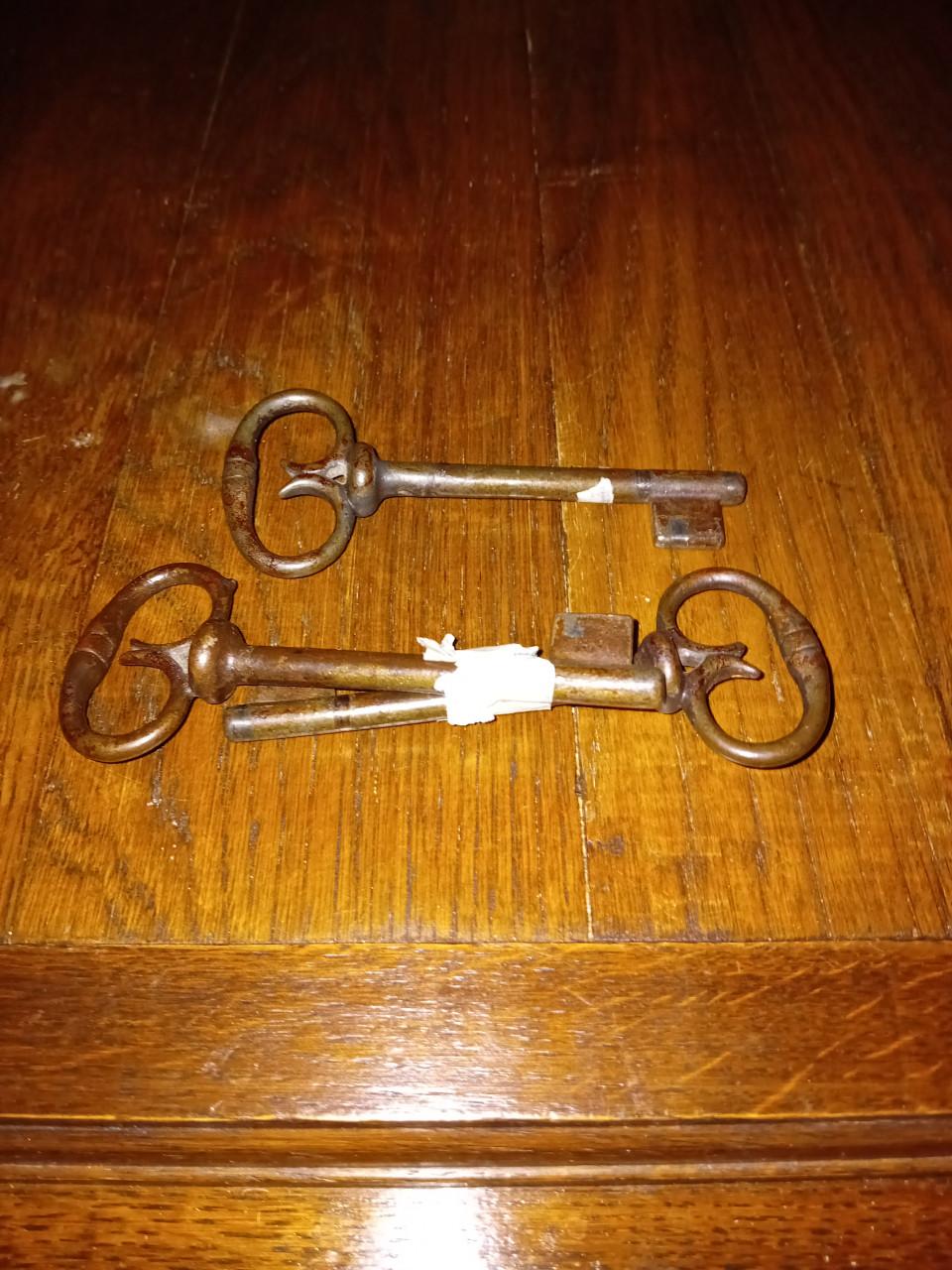 Te koop Eikenhouten Keeftkast