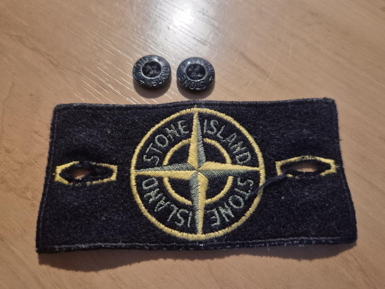 Stone Island logo + knopen
