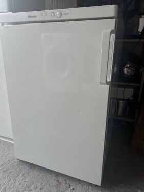 Miele 4 laden vrieskast 85x55 cm.