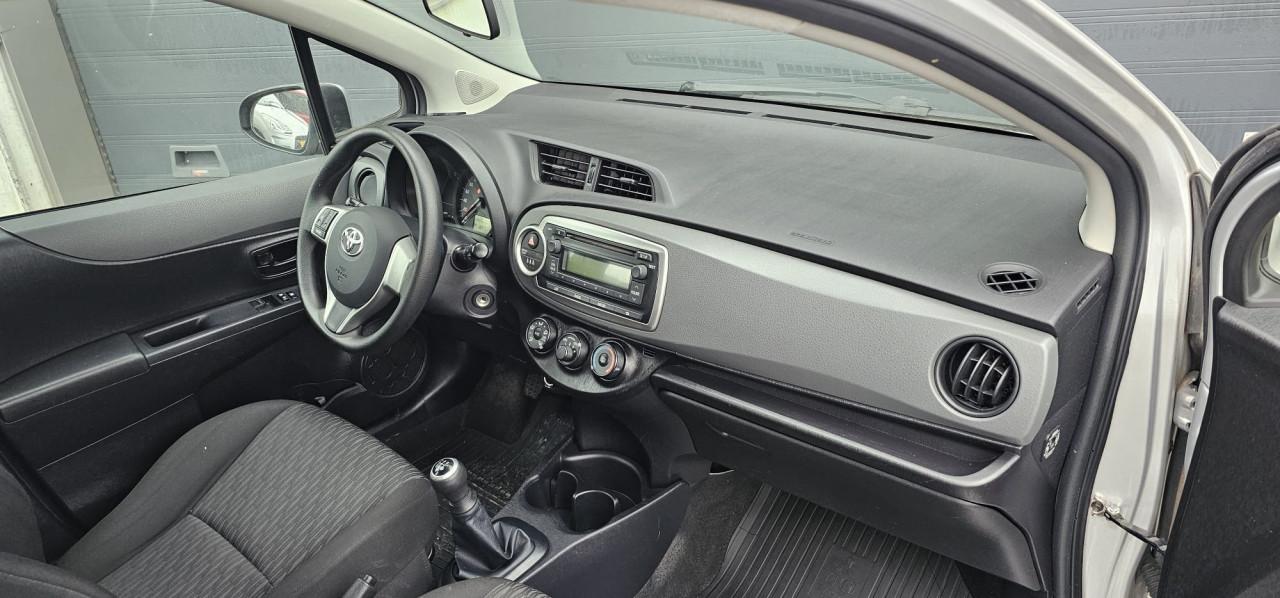 TE KOOP TOYOTA YARIS 1.0 VVT-I TREND EURO 5 MET AIRCO ZUINIGHEIDSLABEL A