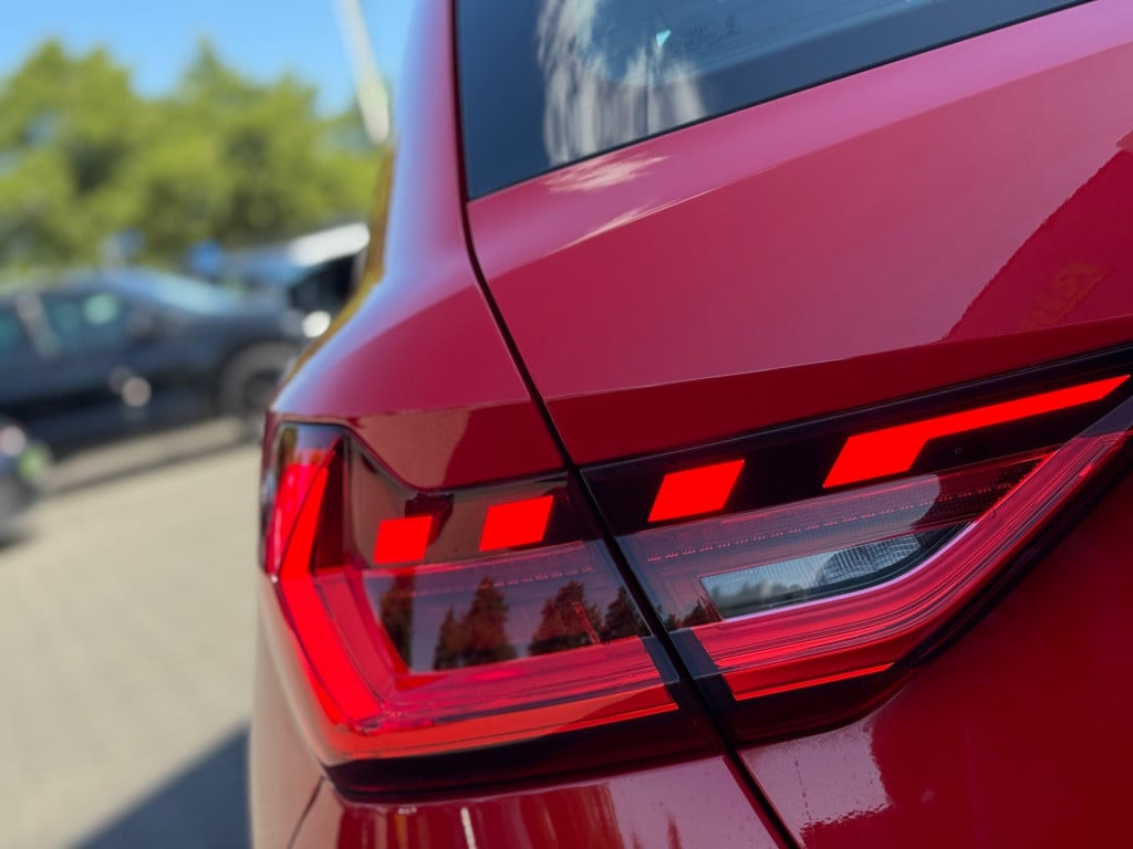 Audi A1 Sportback 30 tfsi * led * stoelverwarming * pdc * virtual cockpit