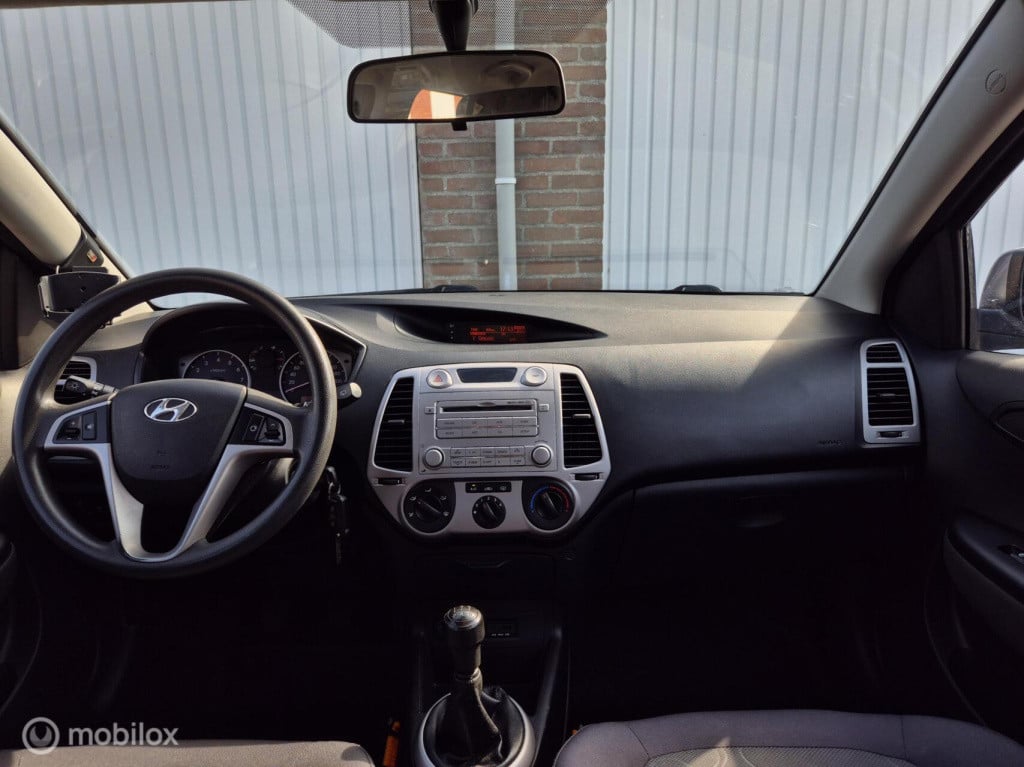 Hyundai I 20 1.2i dynamicversion / 5-deurs / dealeronderhouden/ airco / par