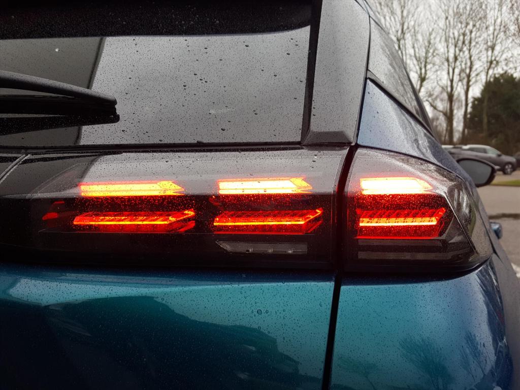 Peugeot 2008 1.2 hybrid 145pk e-dcs6 allure apple carplay & android auto | 