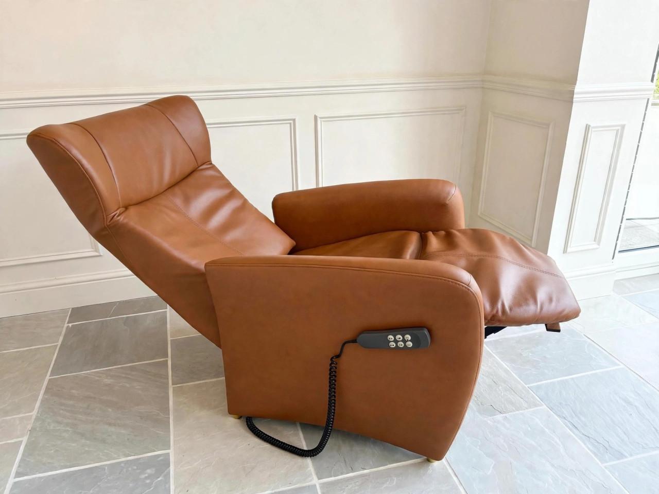 Prominent Sorisso sta op en relax fauteuil., in zeer nette staat, zgan