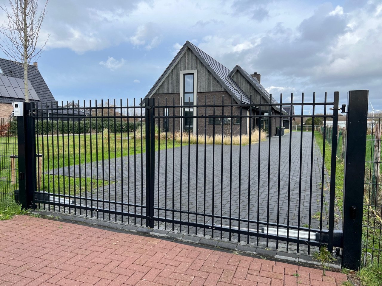 VEFRAAI UW WONING MET EEN SIER-HEKWERK OF INRIJPOORT.