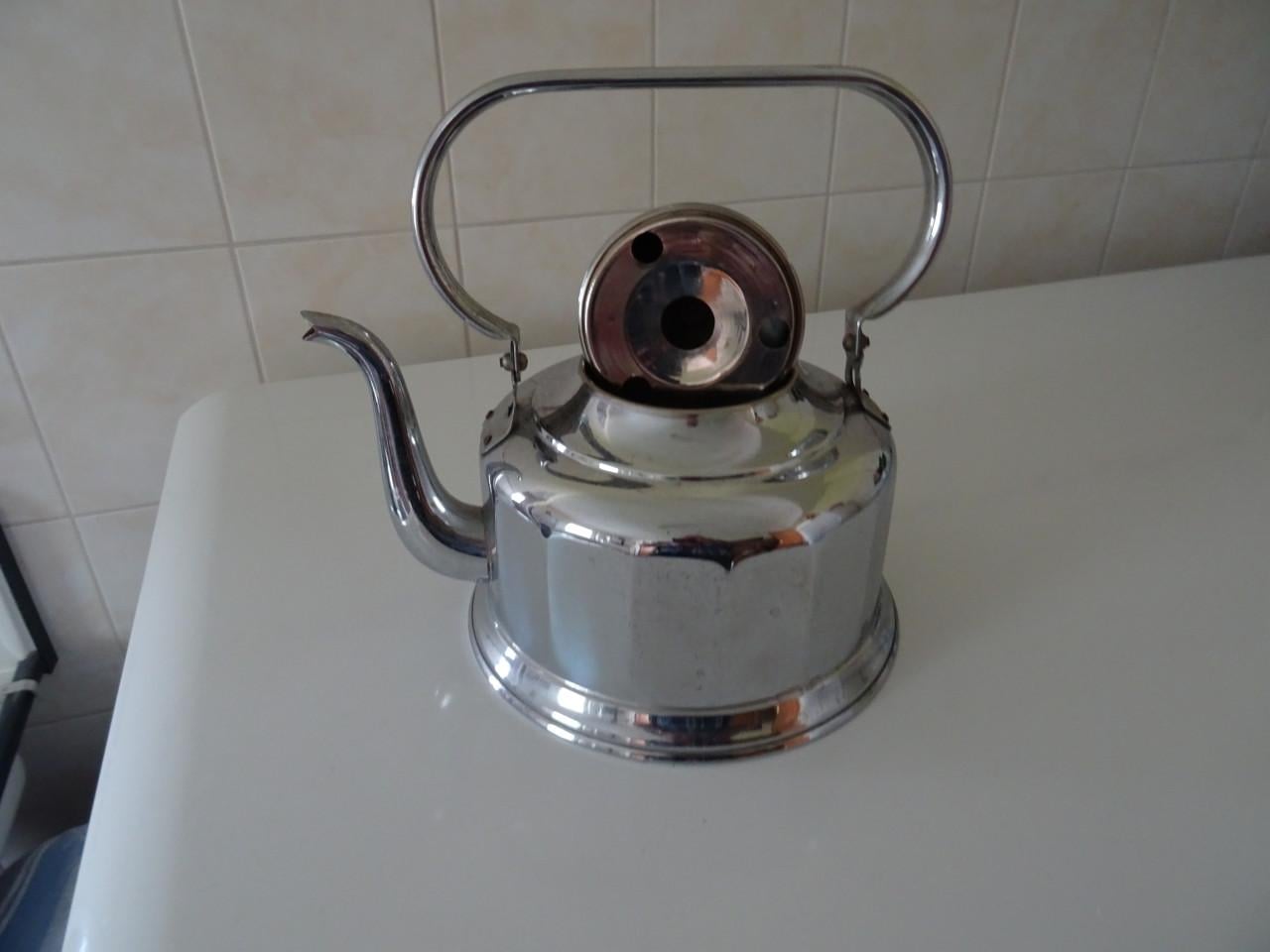 Te koop nog hele mooie water ketel nooit gebruikt sier en of op de kachel ?