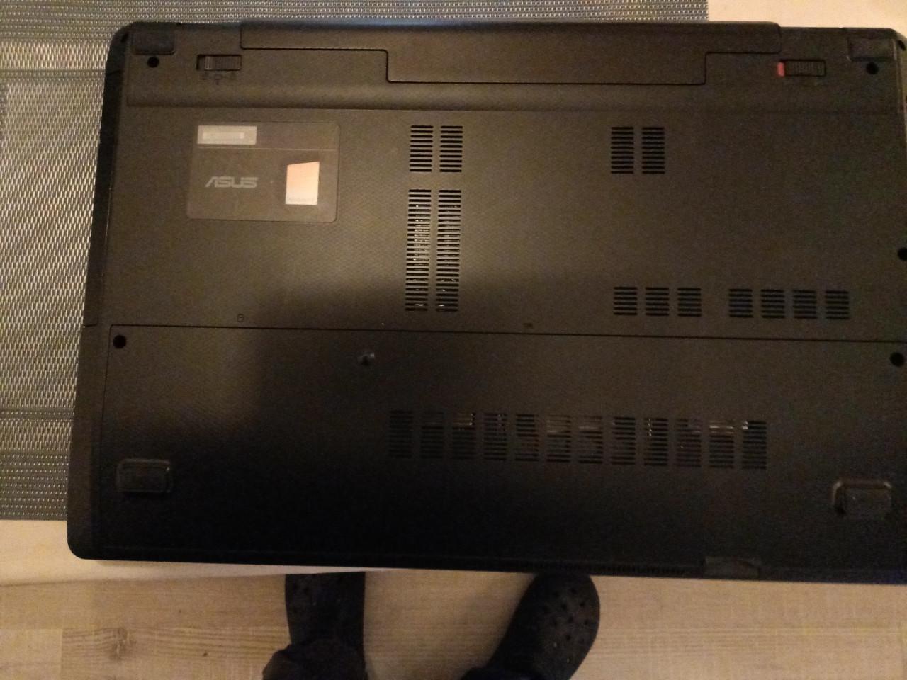 Asus laptp 17'' scherm