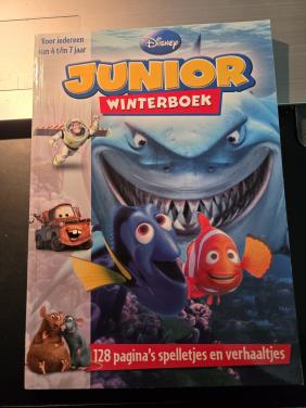 Disney Junior Winterboek, 2012 een kinderboek met 128 pagina's