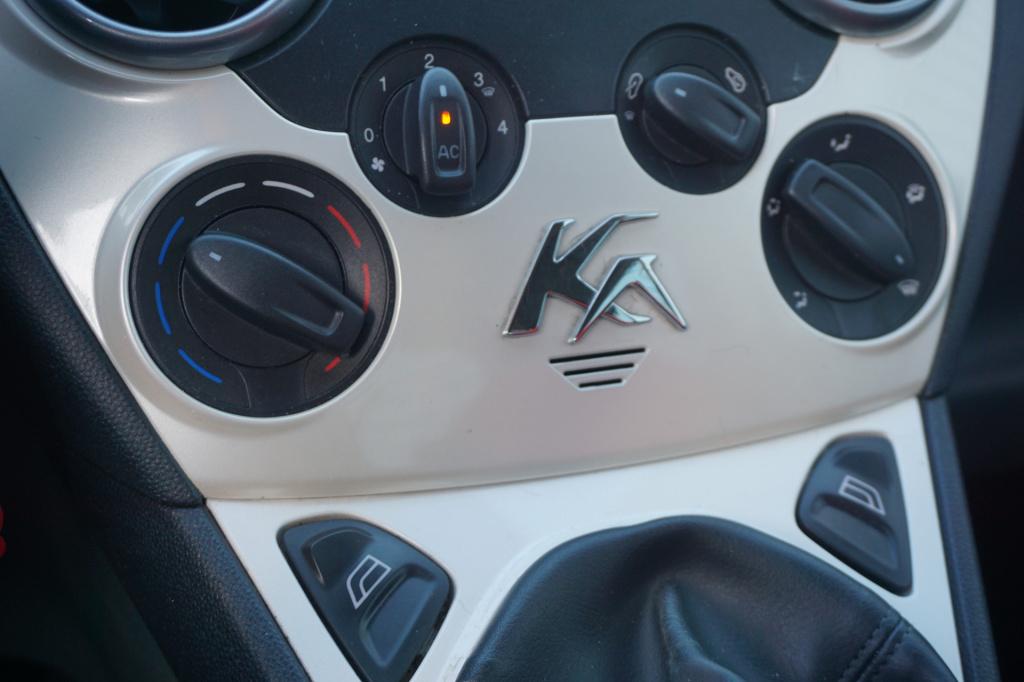 Ford KA 1.2 titanium airco / elektr. ramen / lm velgen / nap / nieuwe apk!