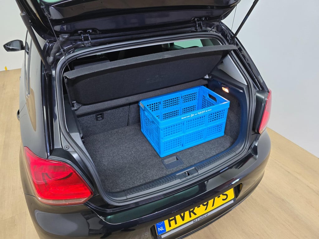 Volkswagen Polo occasion 1.2 tsi in zwart met cruisecontrol en sportieve lo