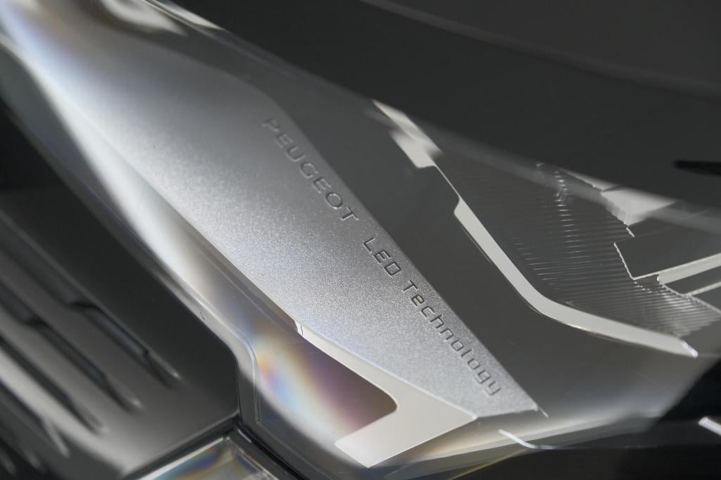 Peugeot 3008 puretech 130 eat8 allure | camera | stoelverwarming | apple ca