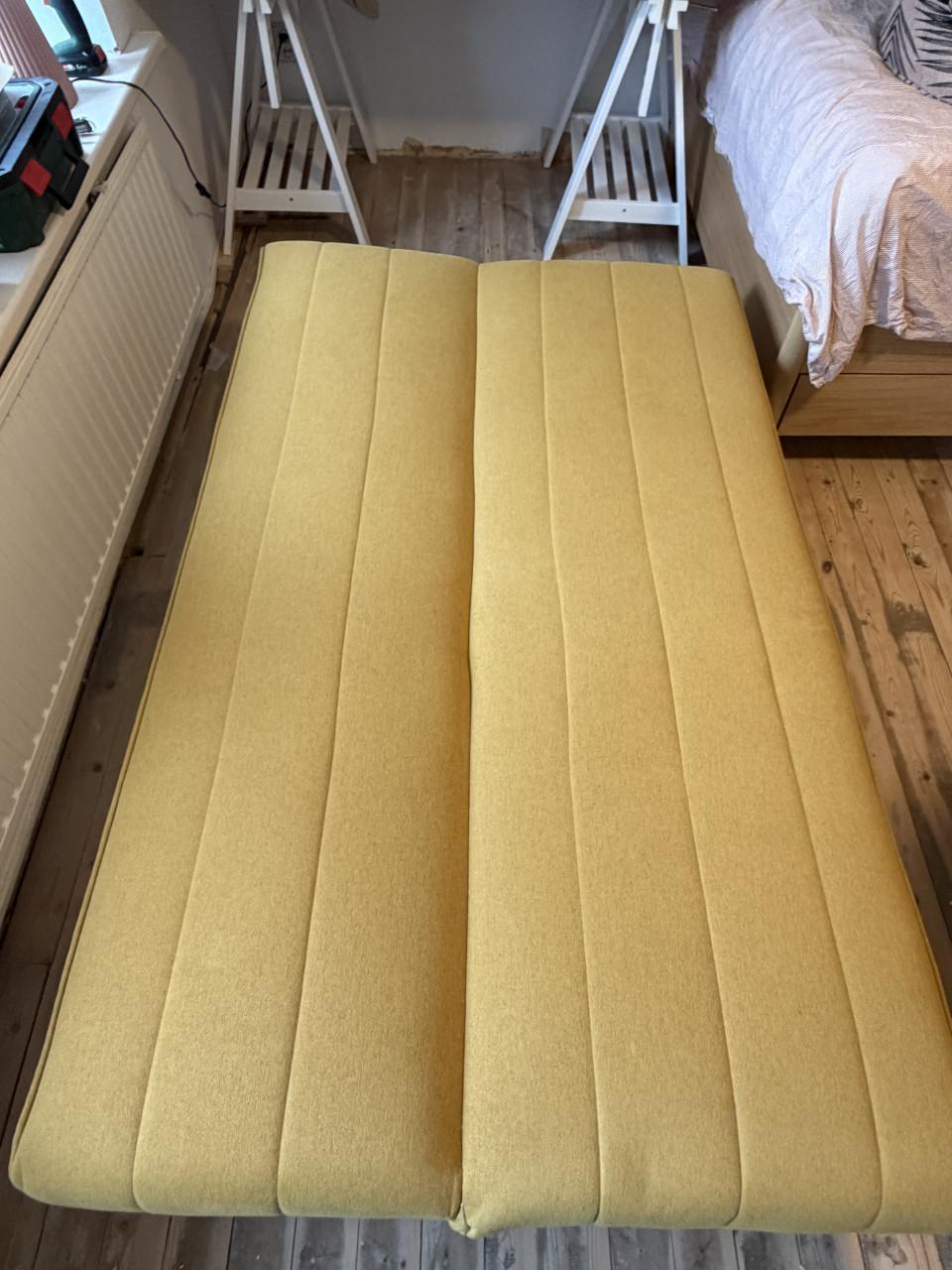 Slaapbank mosterdgeel