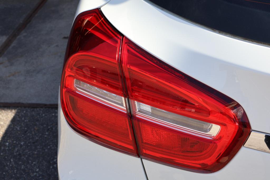 Mercedes-Benz Gla-klasse 200 ambition amg 157 pk i automaat i stoelverwarmi