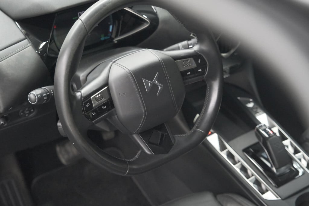 Ds Ds 3 crossback 50 kwh e-tense so chic | camera | dodehoekdetectie | head