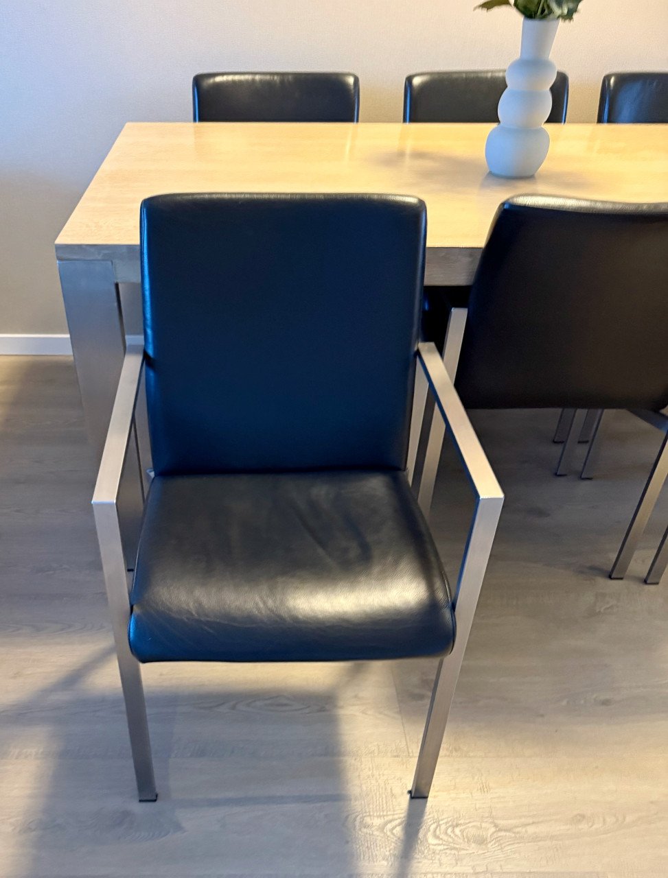 Tafel en stoelen