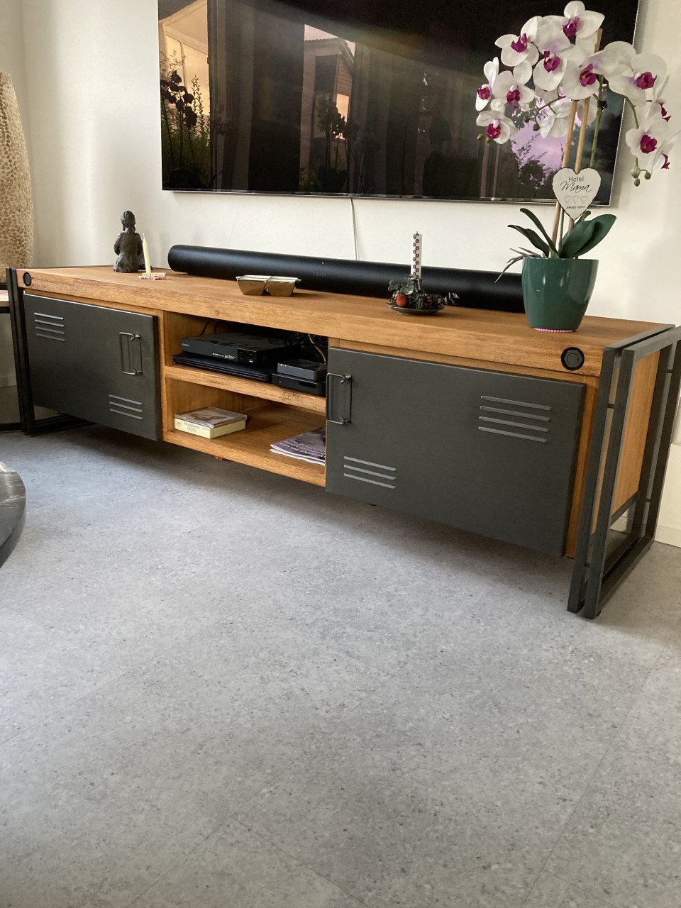 Nieuw: TV-kast
