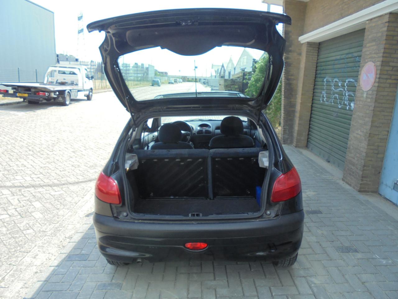 206 in leuke staat motorisch in goede conditie met slechts 89.478 Km N.A.P