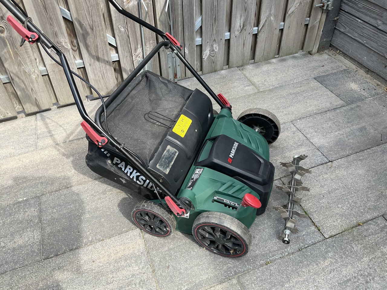 Verticuteer en belucht machine