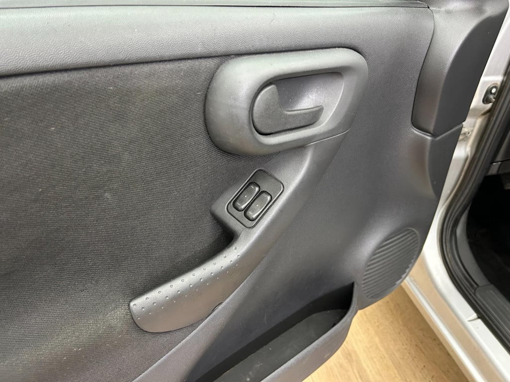 Opel Corsa occasion 1.2-16v rhythm | grijs | tweedehands opel corsa | cruis