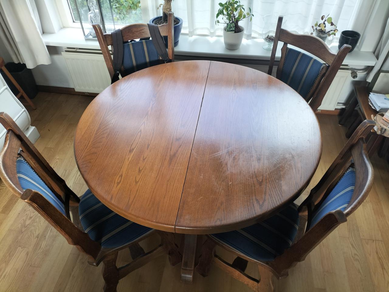 Ronde Eiken Eettafel met 4 stoelen
