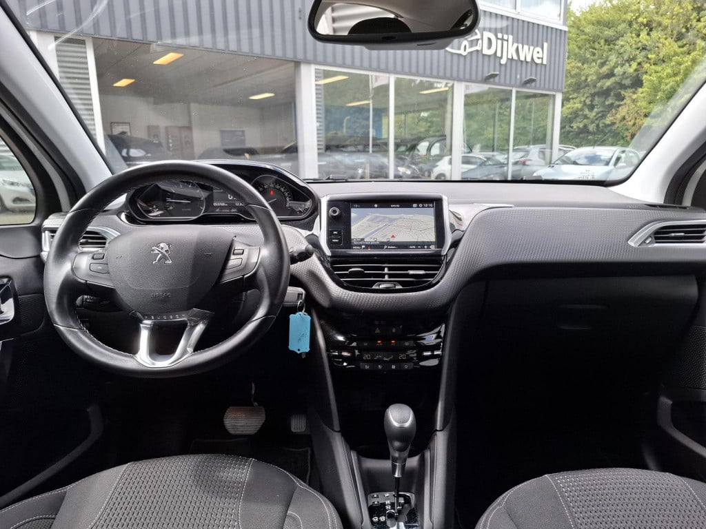 Peugeot 208 1.2 tech edition 110 eat6 automaat nav/clim/cam/lm