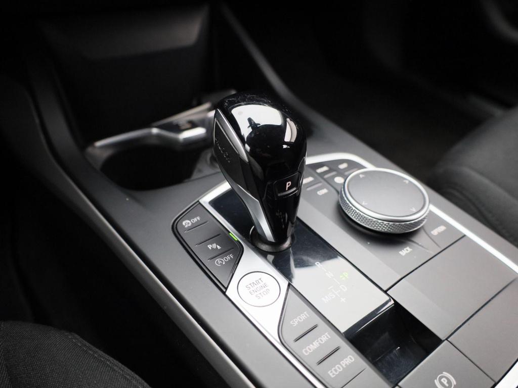 BMW 1 Serie 116i executive | automaat | parkeer sensoren | navigatie | virt