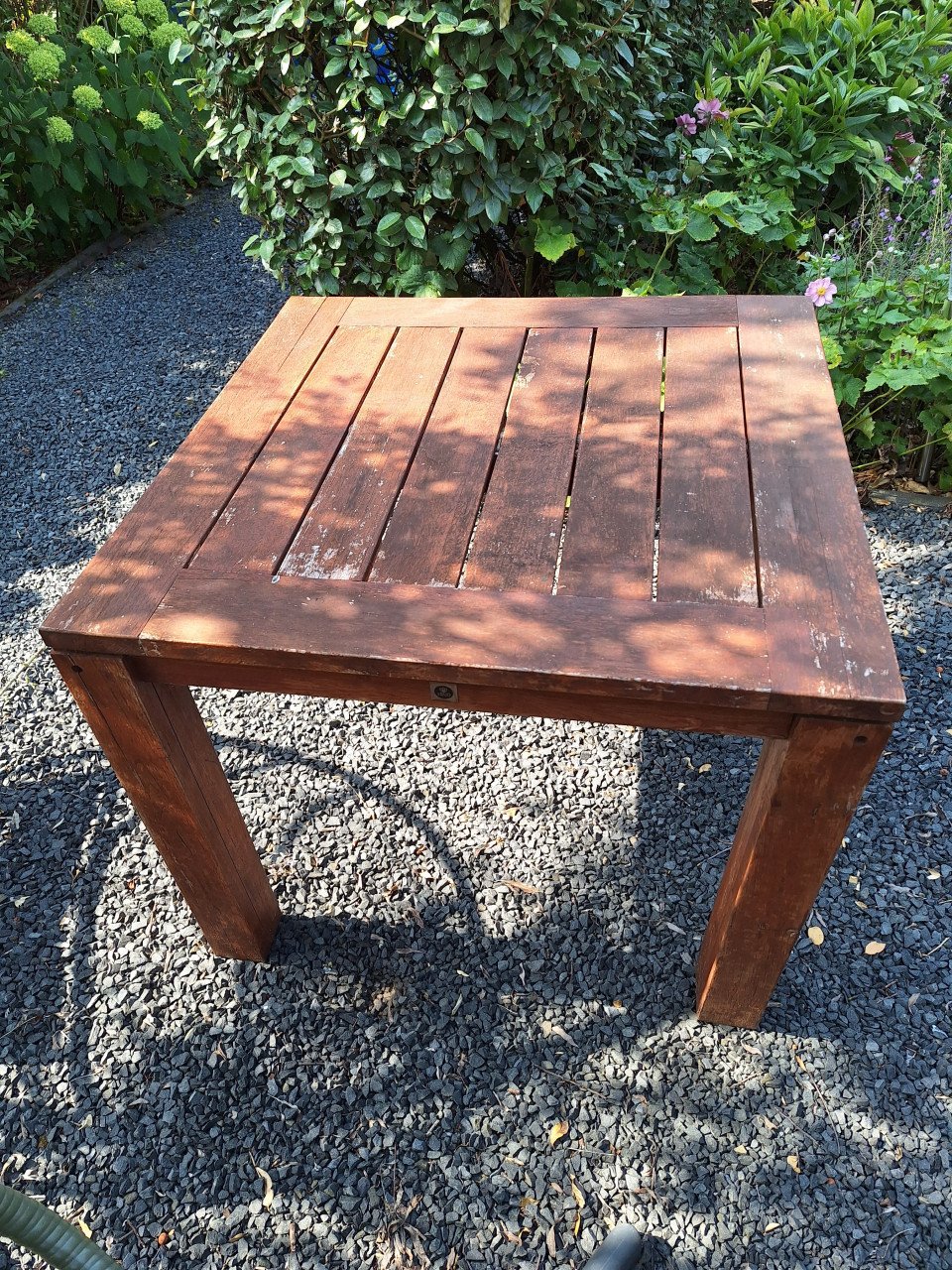Tuintafeltje (opknapper) gratis op te halen.