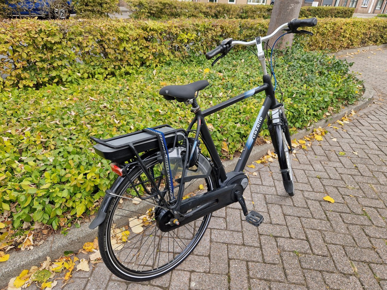 Keurig nette Gazelle elektrische heren fiets met Bosch middenmotor