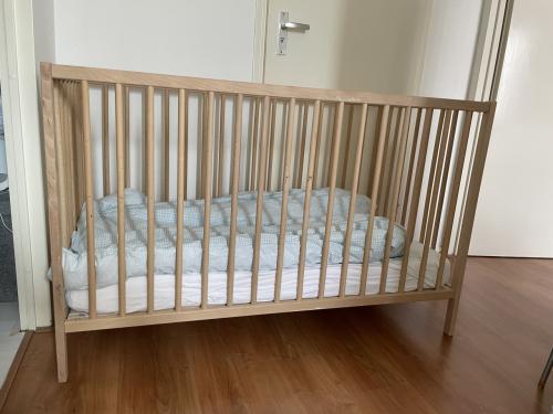 Ledikantje en commode