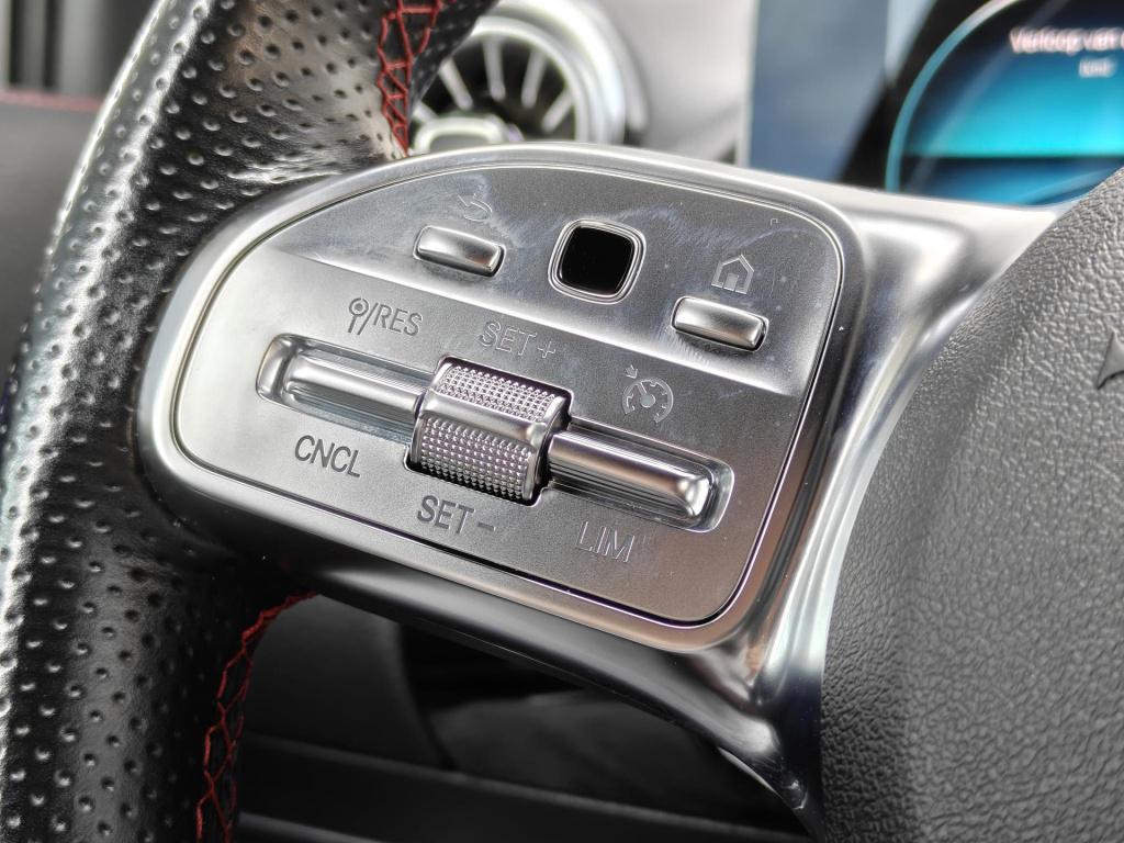 Mercedes-Benz Gla-klasse 180 amg line trekhaak/amg/clima/camera