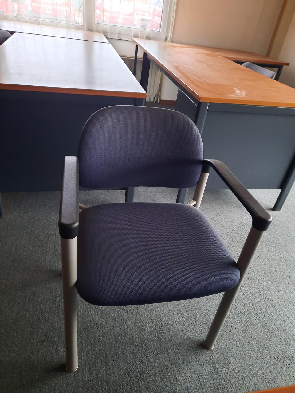 Tafels en kantoormeubels