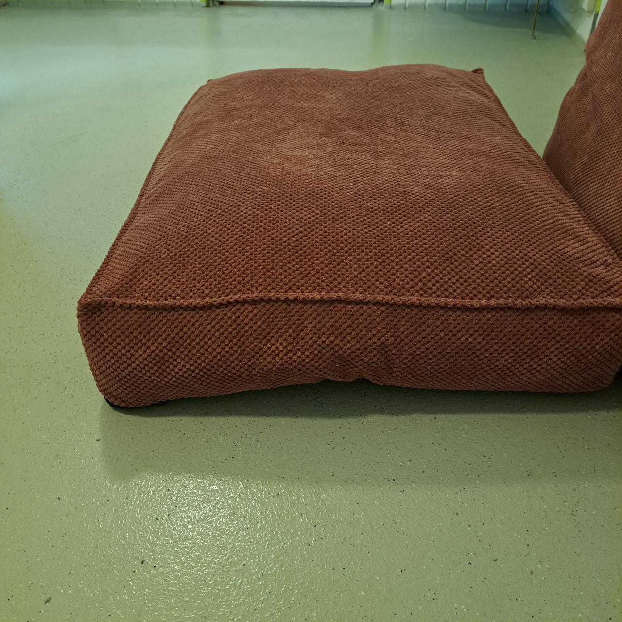 Hondenkussen oud roze kleur, mooi dik  en zacht kussen.