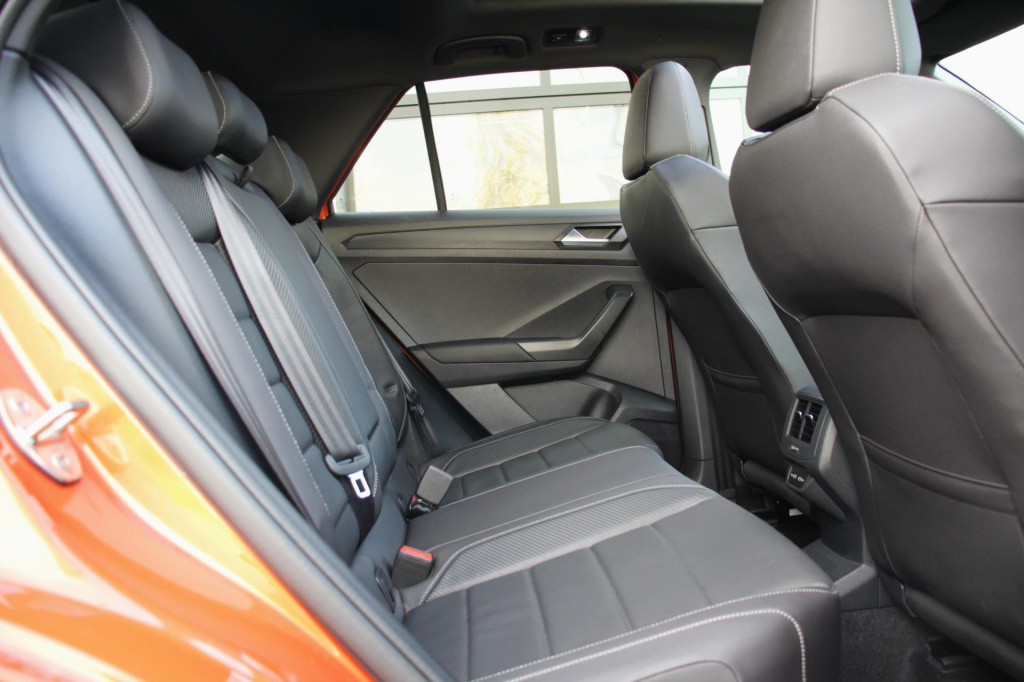 Volkswagen T-roc 2.0 tsi r 4motion - akrapovic - virtual - pano - leder - a