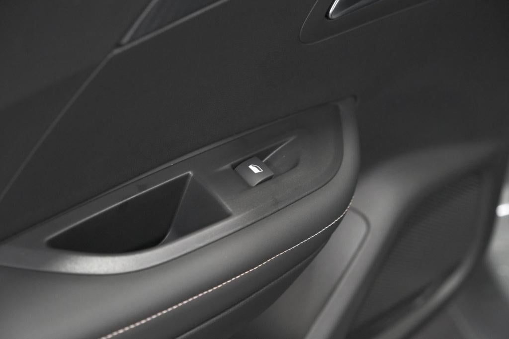 Peugeot E-2008 ev allure 54 kwh | 11 kw lader | warmtepomp | apple carplay 