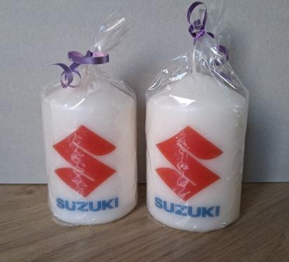 Kaarsen met Suzuki Logo