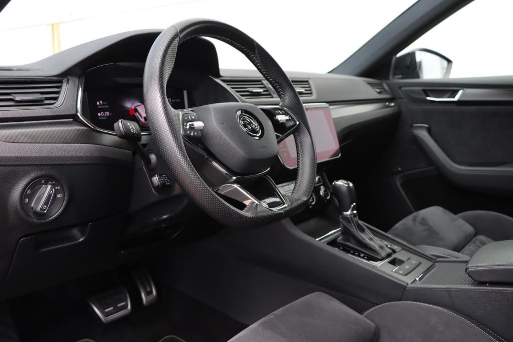 Skoda Superb combi 1.4 tsi iv sportline 218pk dsg6