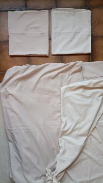 Mooi dekbedovertrek met 2 bijpassende kussenslopen. 2 Tinten.