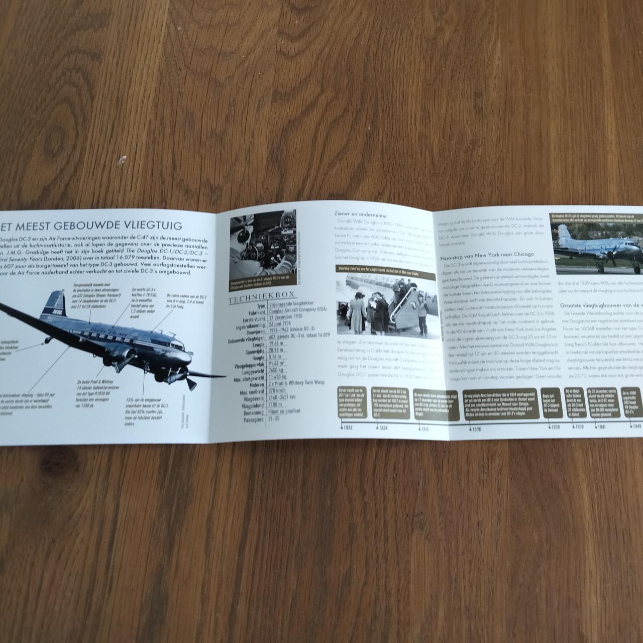 SCHAALMODEL DOUGLAS DC-3