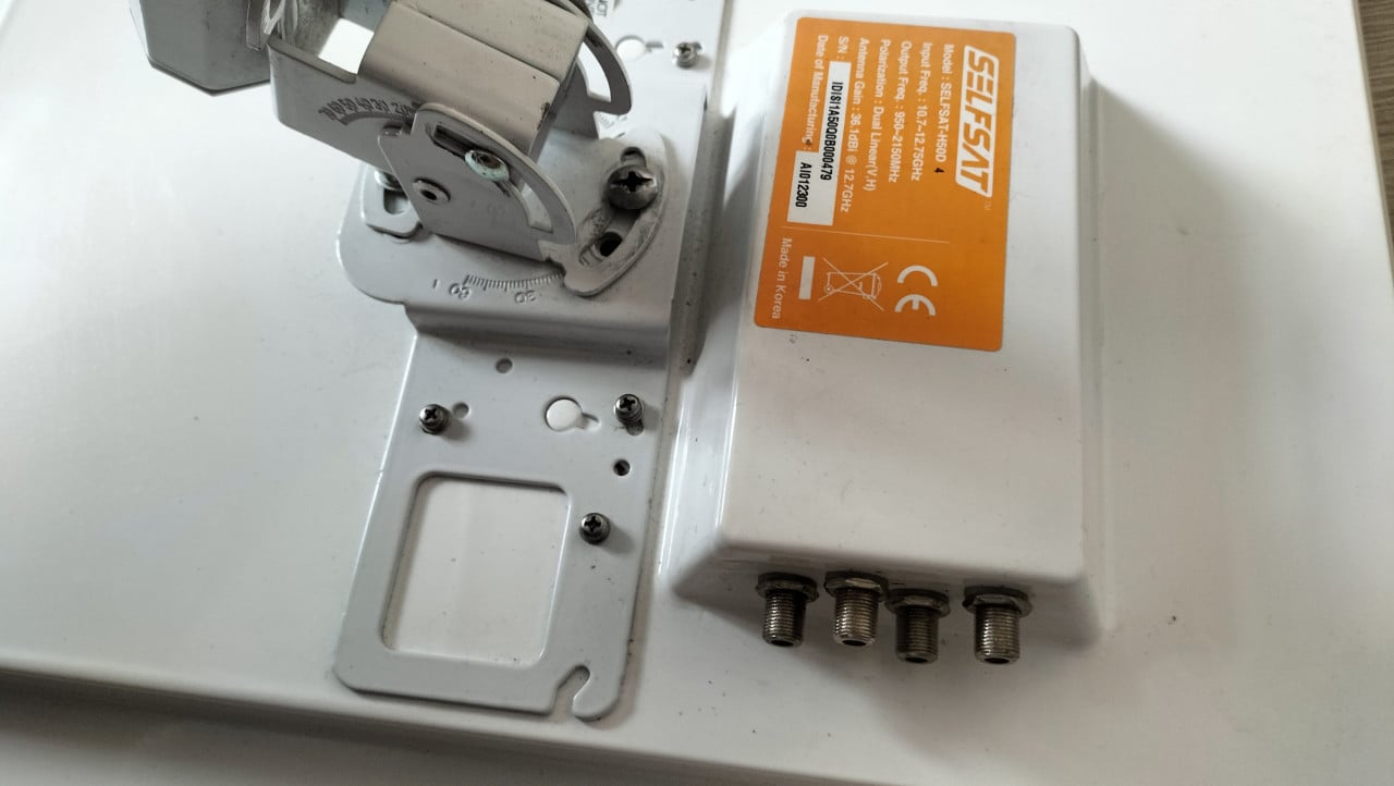 Platte schotel antenne selfsat H50D en Premium X Sat Motor DiSEqC Motor