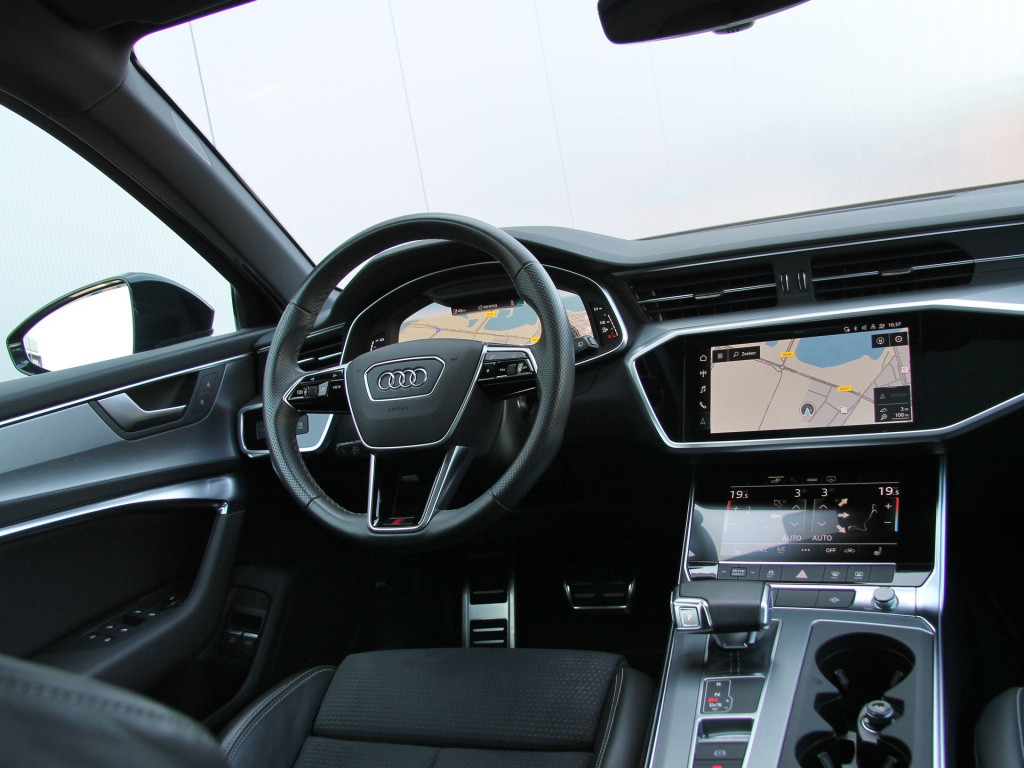 Audi A6 avant 55tfsi e hybrid 367pk quattro competition s-line | pano dak |