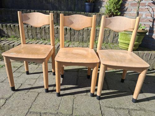 3 kleuter stoeltjes