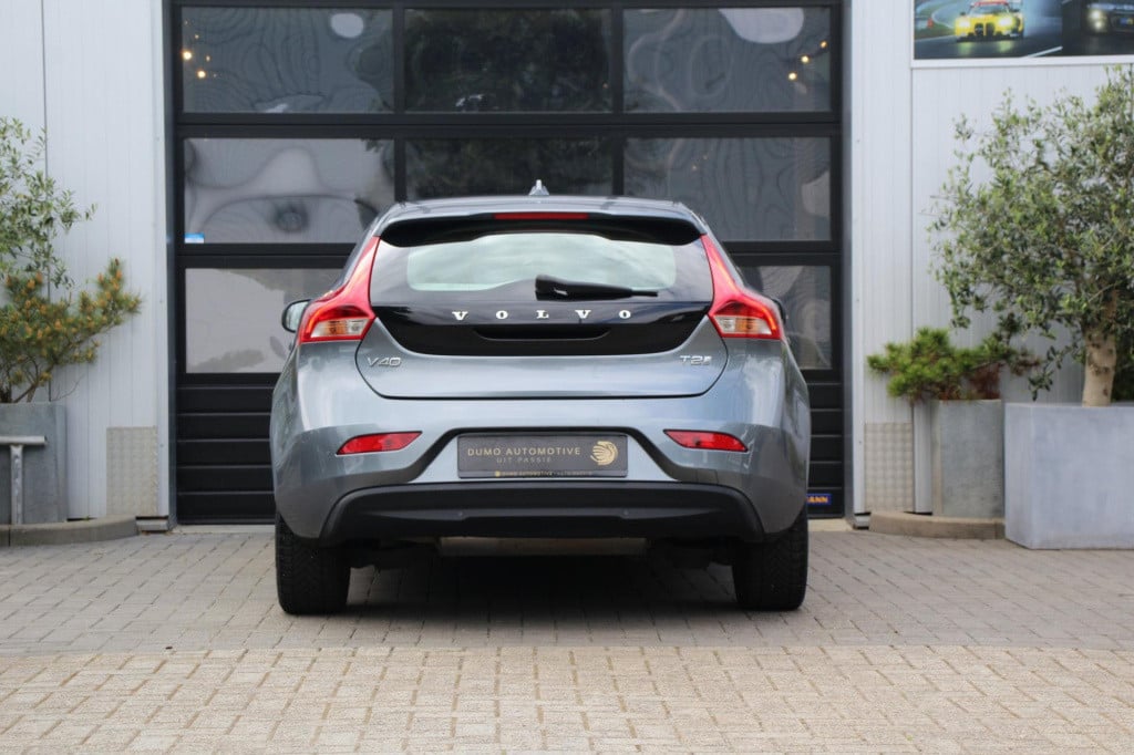 Volvo V40 2.0 t2 inscription - actieprijs: €15.745,- t/m 20 augustus!