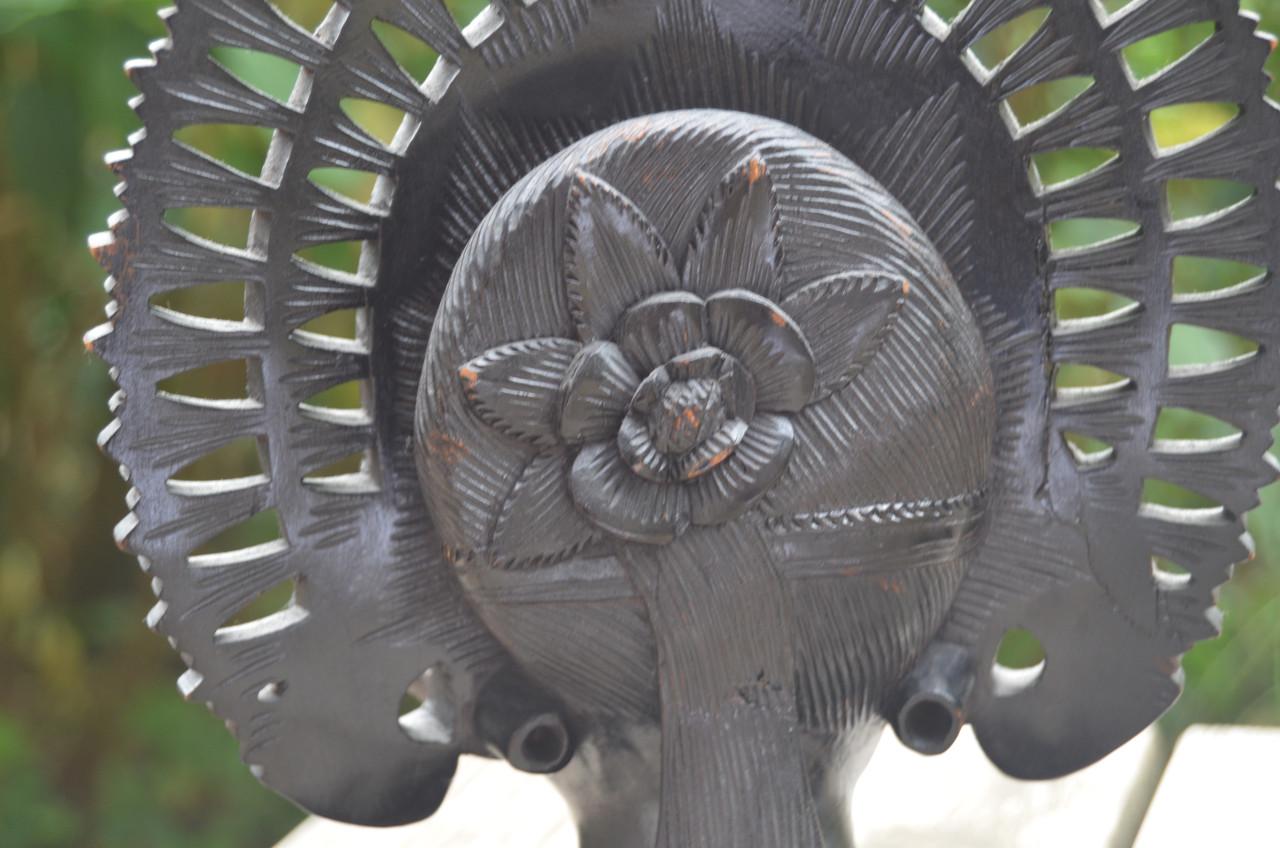 2 Balinese beelden 'hem en haar'.