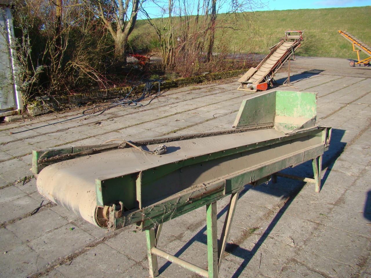 Diverse landbouwmachines en materialen