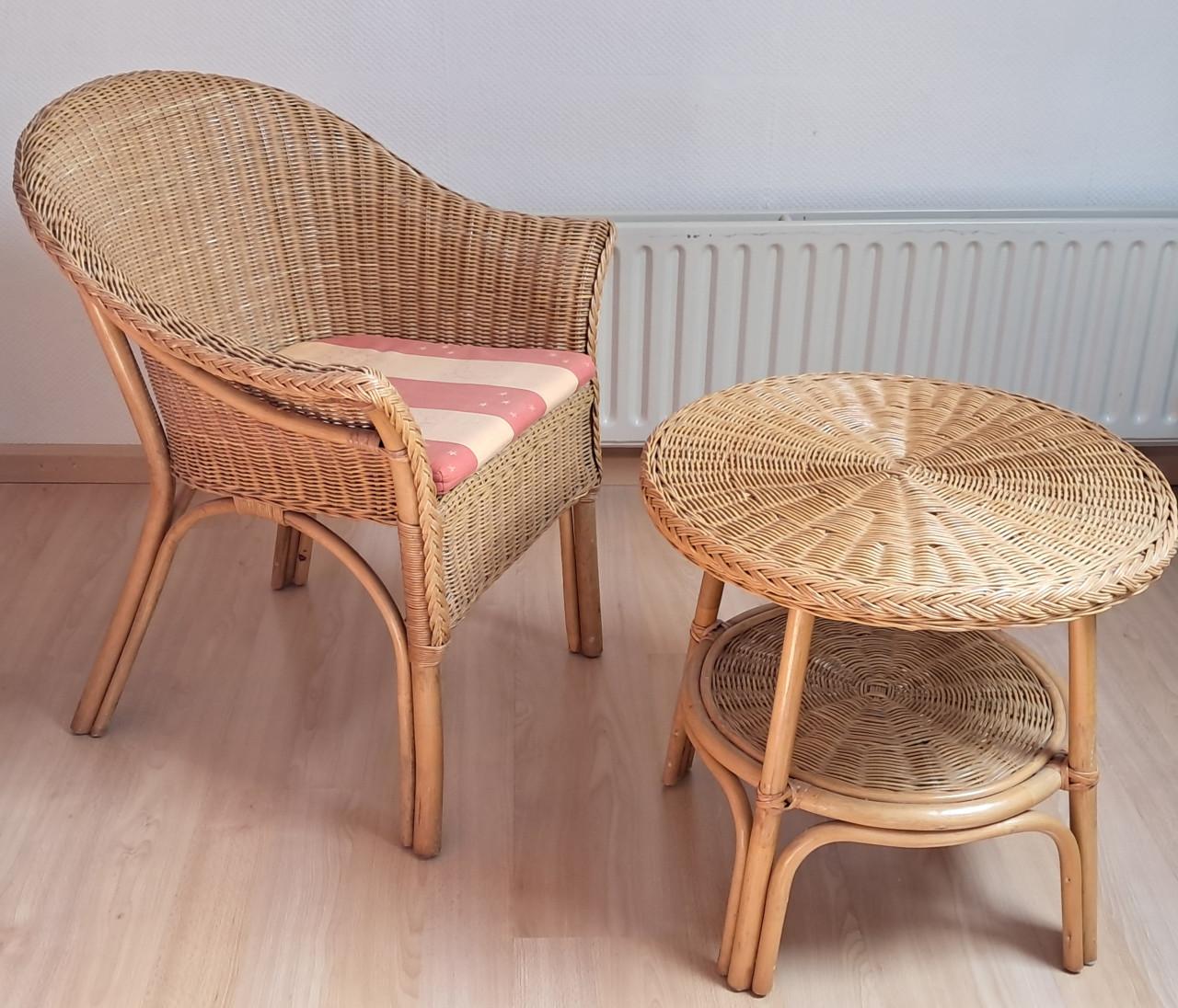 Rieten stoel en tafel setje