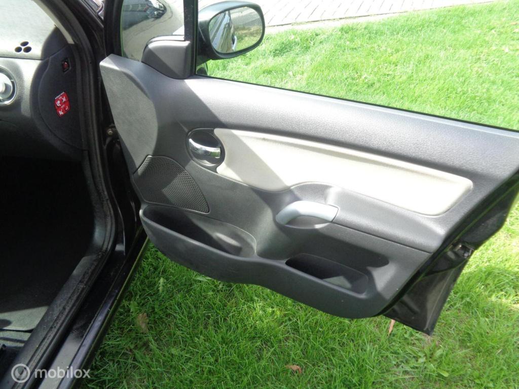 Citroen C3 1.6i-16v exclusive/stuurbekr/airco/trekhaak/apk tot 10-10-2027