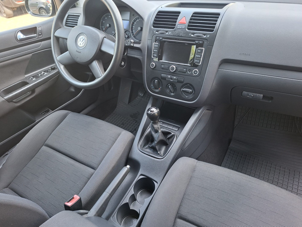 Volkswagen GOLF 1.6 FSI Comfortline 5 deurs bj:2005 airco-navigatie