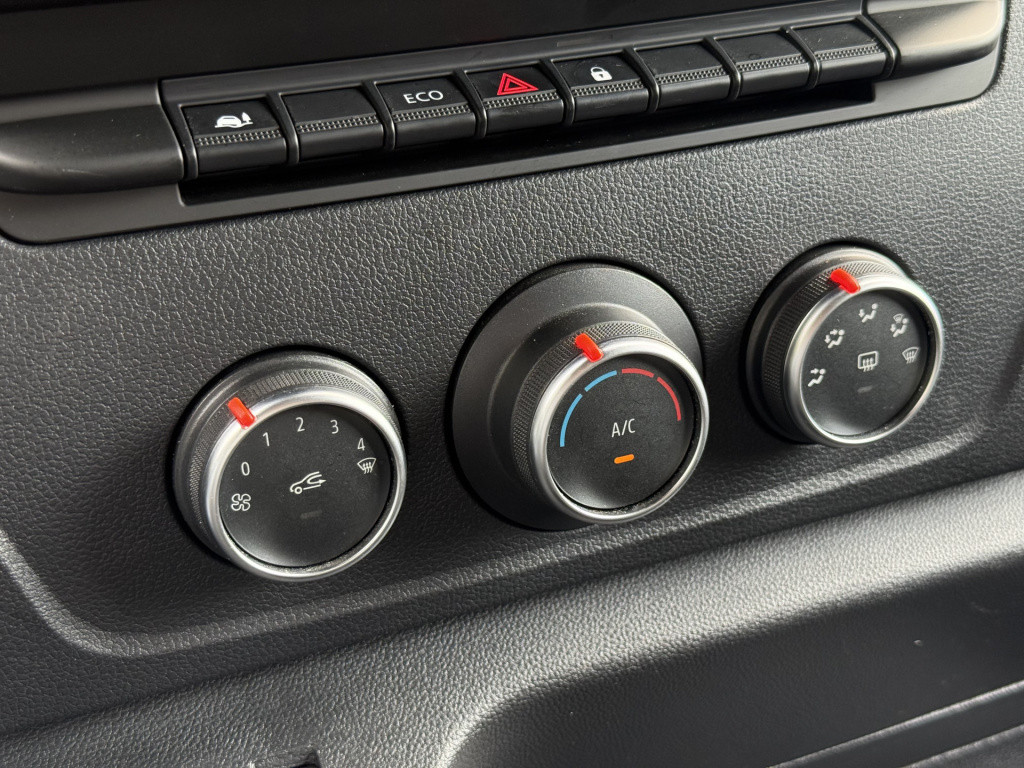 Renault Master t35 2.3 dci 135 l2h2 | trekhaak | navi | carplay | cruisec. 