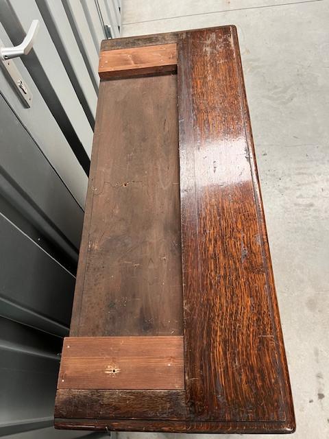 Eiken houten servieskastje