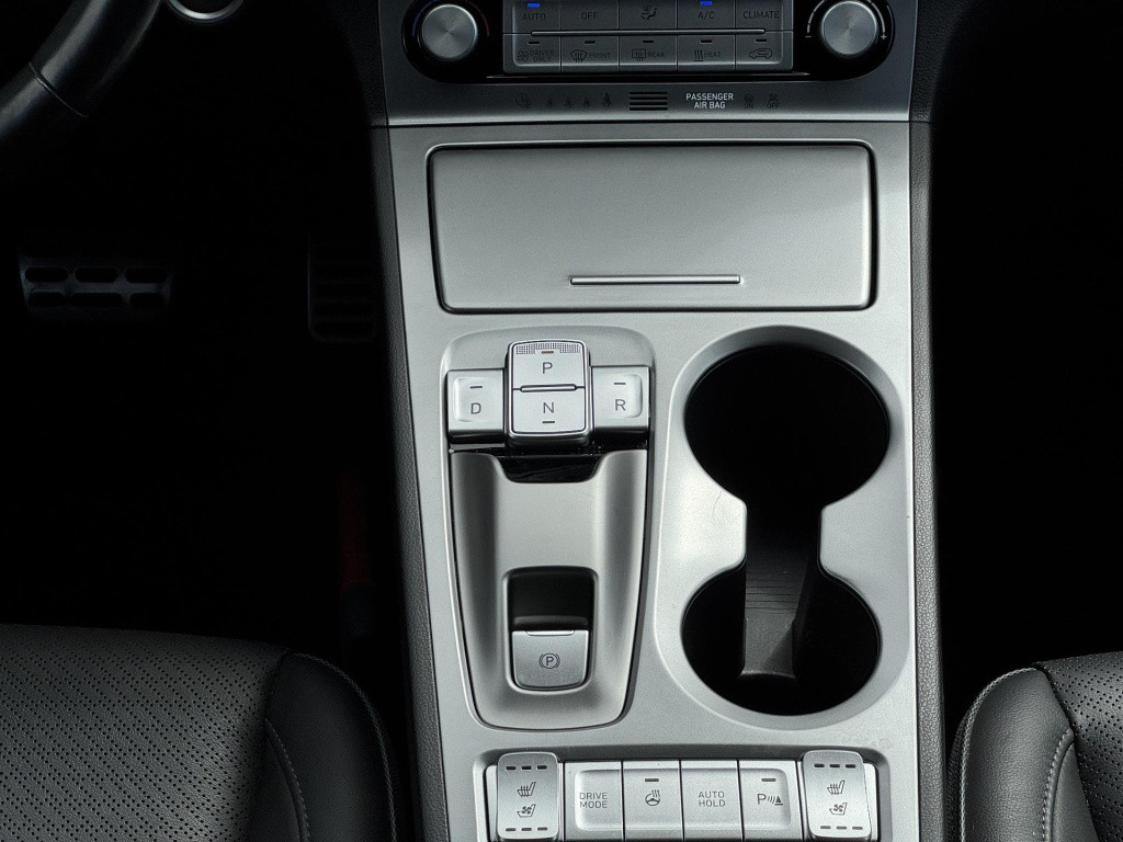 Hyundai Kona ev premium 64 kwh 3-fase lader | navigatie | stoelventilatie +